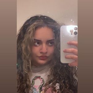 Meet your Posher, Paola